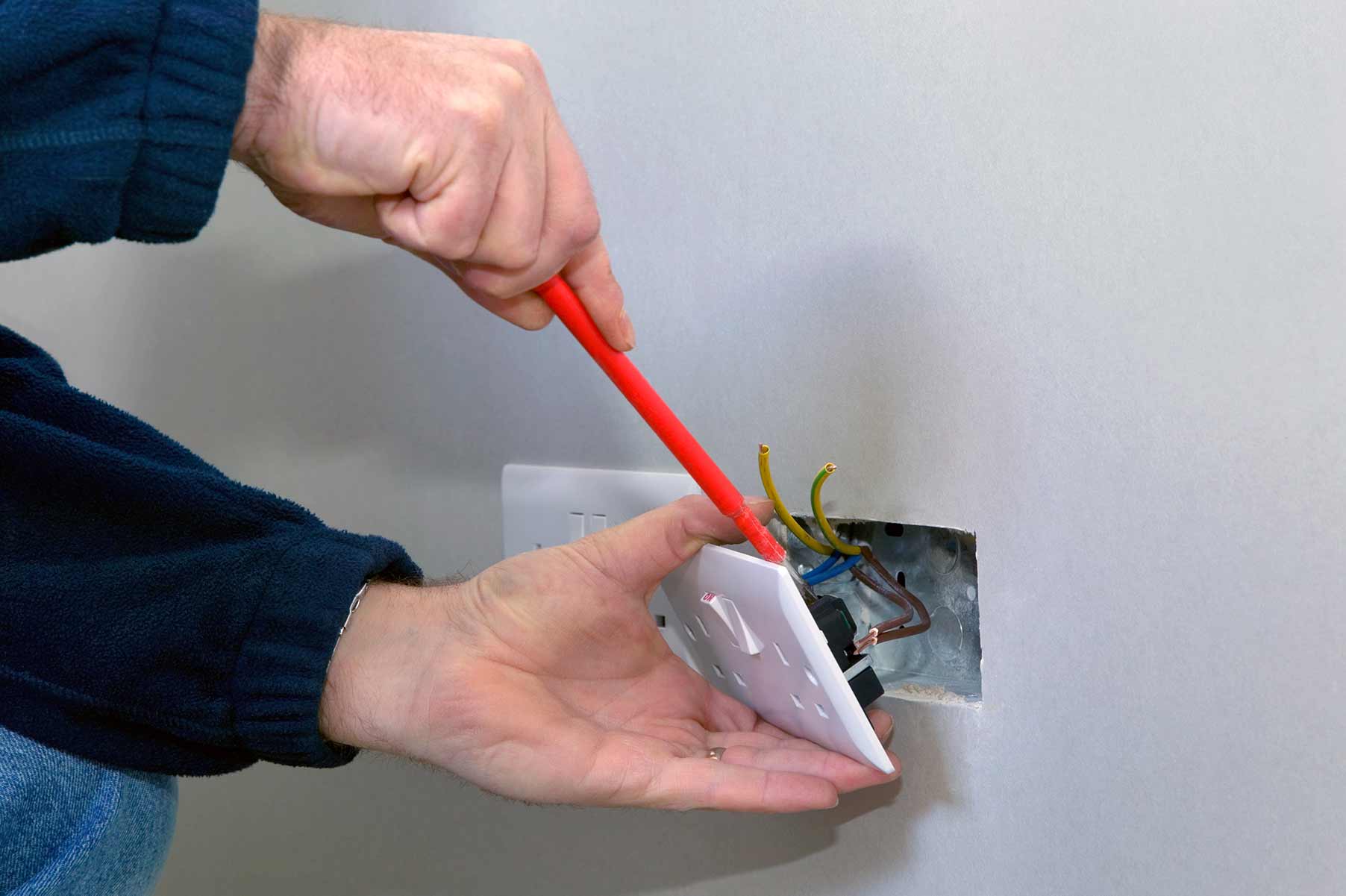 Our electricians can install plug sockets for domestic and commercial proeprties in Aylesbury and the local area. 